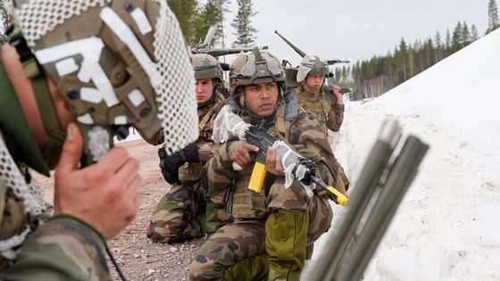 Militaire français lors de manoeuvres de l'Otan en Norvège, en mars 2022. Deux nouveaux pays nordiques vont rejoindre l'alliance militaire. ©AFP - Frederic Petry / Hans Lucas / Hans Lucas via AFP