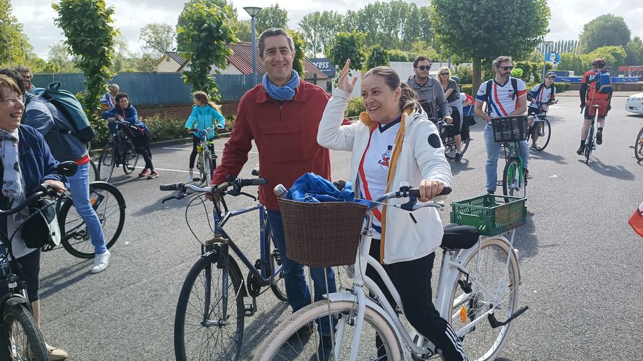 LÃ©gislatives 2022 : FranÃ§ois Ruffin fait campagne Ã  vÃ©lo dans la Somme