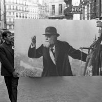 À l'occasion du 50e anniversaire de l'assassinat de Jean Jaurès, le 30 juillet 1964 à Paris.