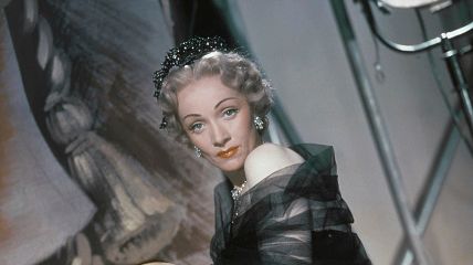 Marlène Dietrich sur le tournage de "Le Grand Alibi" réalisé en 1950 par Alfred Hitchcock. ©Getty - Warner Bros Pictures/ Sunset Bld/ Corbis