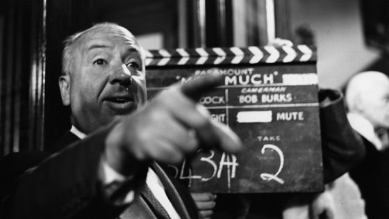 13 juin 1955 Alfred Hitchcock sur le tournage de "L Homme qui ne savait trop" (The Man Who Knew Too Much) sorti en 1934 ©Getty - Hulton Archive