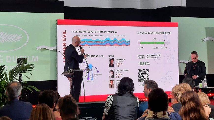 Sami Arpa, créateur d'un support d'IA pour le cinéma, commente les résultats d'un projet de film analysé par l'IA au Marché du film de Cannes, le 20 mai 2022.
