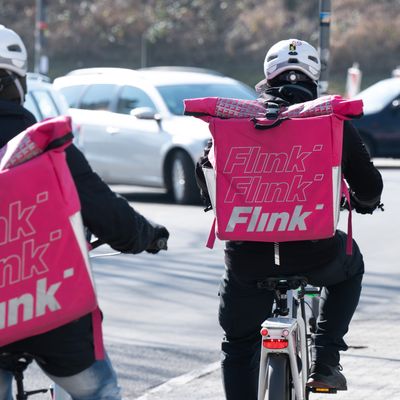 L'Allemand Flink, spécialiste de la livraison de courses rapide, a annoncé le 16 mai le rachat de son concurrent français Cajoo