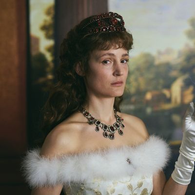 Vicky Krieps dans le film "Corsage" de Marie Kreutzer, sélection Un Certain regard au Festival de Cannes 2022