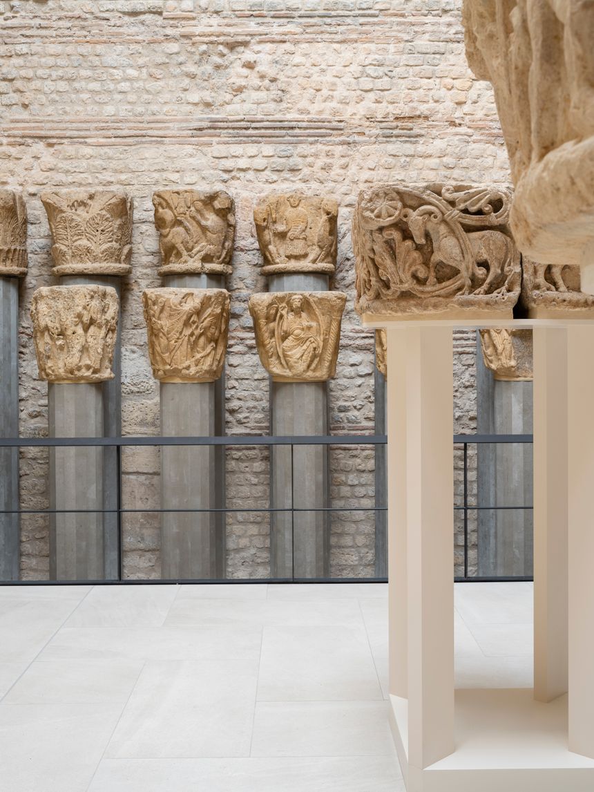 Salle 3 - Entre art roman et premier art gothique. Musée de Cluny - musée national du Moyen Âge