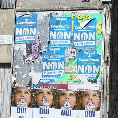 Affiches dans les rues françaises, à la veille du Référendum français pour la constitution européenne. 28 mai 2006