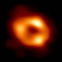 Photographie du trou noir Sagittarius A* observé par l'Event Horizon Telescope.