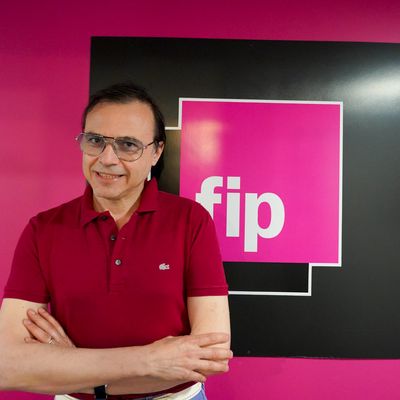 Bertrand Burgalat dans les studios FIP le 11 mai 2022