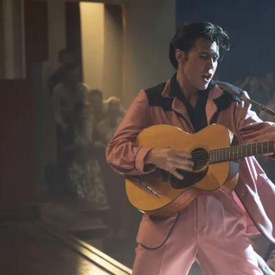 Austin Butler interprète Elvis Presley dans le film de Baz Luhrmann, "Elvis"