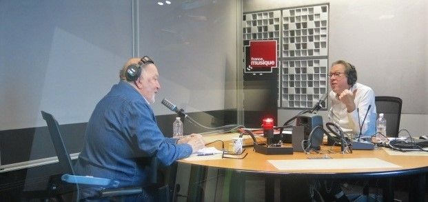 France Musique, studio 361 ... Humoriste-chansonnier, Bernard Mabille & Benoît Duteurtre, producteur-écrivain (g. à d.)