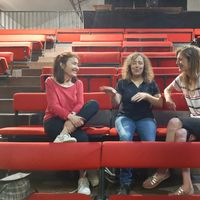 Michèle Addala, Nadjia et Julie Palmier, dans la salle de l'Entrepôt