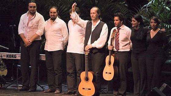 11 novembre 2006 : guitariste de flamenco espagnol, Paco de Lucia (au centre) lors d'un concert au Tempodrom de Berlin, Allemagne ©Getty - Christian Jakubaszek