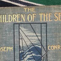 Edition originale américaine du roman Les Enfants de la Mer, de Joseph Conrad, paru en 1897.