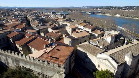 Vue sur le centre ville d'Avignon et le Rhône depuis la tour du Petit Palais. ©Maxppp - HIELY Cyril