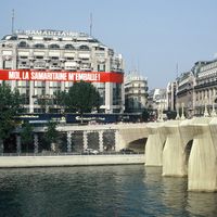 La Samaritaine lors de l'emballage du Pont-Neuf par Christo et Jeanne-Claude, en 1985