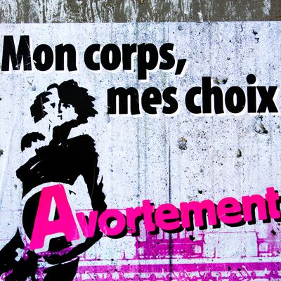 Affiche sur un mur pour l'avortement "Mon corps mes choix, Avortement", 19 septembre 2019, Le Mans, France.
