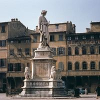 Statue de Dante sur la place Santa Croce, à Florence