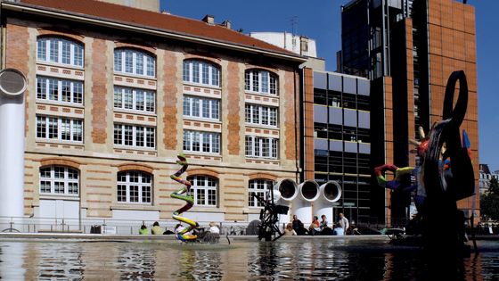 L'IRCAM (’Institut de recherche et de coordination acoustique/musique) créé par Pierre Boulez - .