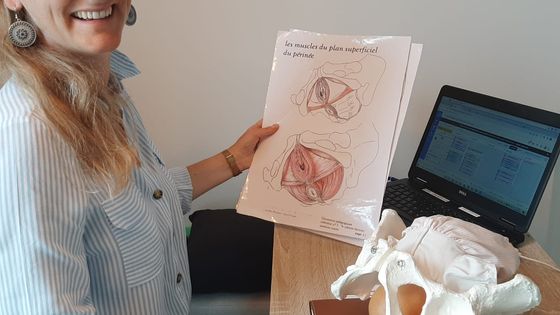 Bérengère Houivet a ouvert un cabinet de sage-femme libérale, après 14 ans à l'hôpital. Elle veut avoir du temps pour connaitre et s'occuper de ses patientes. ©Radio France - Ouafia Kheniche