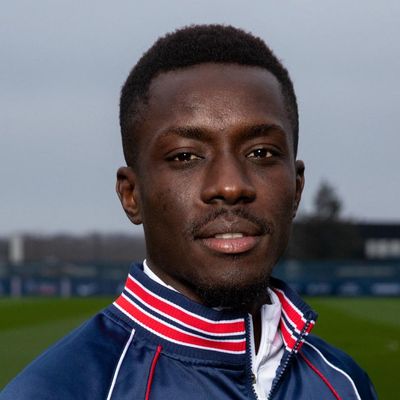 Le milieu de terrain sénégalais du Paris Saint-Germain, Idrissa Gueye, au Camp des loges, le 17 décembre 2021.