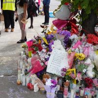 Mémorial, le 18 mai 2022 à Buffalo, New York. Un homme armé a ouvert le feu sur le magasin samedi, tuant dix personnes et en blessant trois autres.
