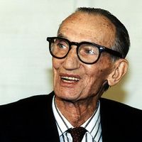 Portrait du résistant polonais de la Seconde Guerre mondiale Jan Karski en 1997