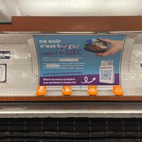 L’une des 116 affiches visibles du 16 au 23 mai dans 108 stations du métro parisien.