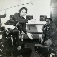 Claude Ventura avec le bluesman Big Joe Williams sur le tournage de l'émission Pop 2