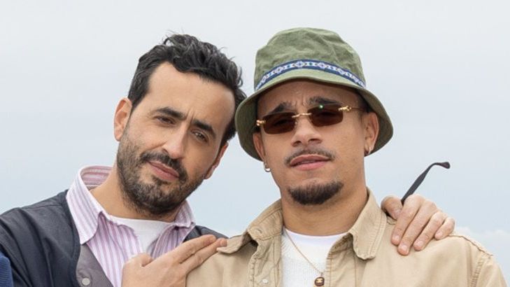 Jonathan Cohen et Mister V - "Le Flambeau" : Photocall (Canneseries) ©Getty