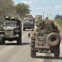 Colonne de véhicules blindés russes en Ukraine dans la région de Kharkiv
