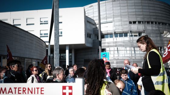 Manifestation contre la fermeture de la maternité de l'hôpital de Nevers, le 15/04/2022 ©Maxppp - Pierre Destrade