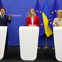 Emmanuel Macron, la Présidente du Parlement européen, et la Présidente de la Commission, hier à Strasbourg à la Conférence sur l’avenir de l’Europe.