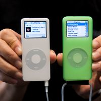 Steve Jobs dévoilant l'iPod Nano en 2005.
