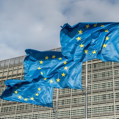 Drapeaux de l'Union européenne à Commission européenne à Bruxelles, Belgique