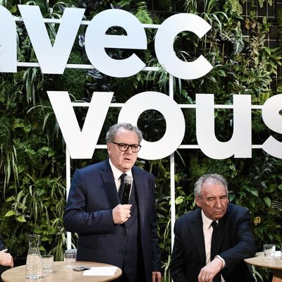 Edouard Philippe, Richard Ferrand, François Bayrou et Stanislas Guerini (de gauche à droite sur la photo), le 5 mai 2022 à Paris, lors d'une conférence de presse de la majorité présidentielle pour les législatives.