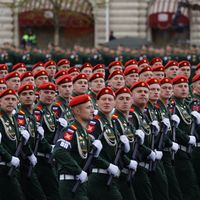 11 000 militaires ont défilé à Moscou devant Vladimir Poutine pour célébrer l'anniversaire de la victoire du 9 mai 1945