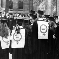 Des diplômés lors de la cérémonie de remise des diplômes de l'université Harvard à Cambridge en 1972.