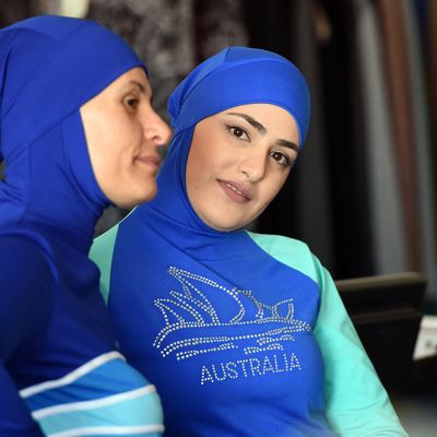 Des femmes en burkini de bain à Sidney en Australie le 19 août 2016