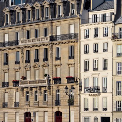 Façades d'immeubles de l'Ile Saint-Louis à Paris (2014). L'Ile Saint-Louis fait partie des 12 lieux décrits par Perec dans "Lieux", paru en avril 2022 au Seuil.