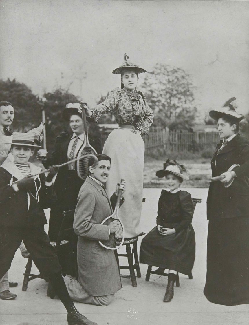 Marcel Proust et des amis sur le court de tennis Boulevard Bineau, 1892.