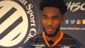Enzo Tchato s'engage avec son club formateur de Montpellier