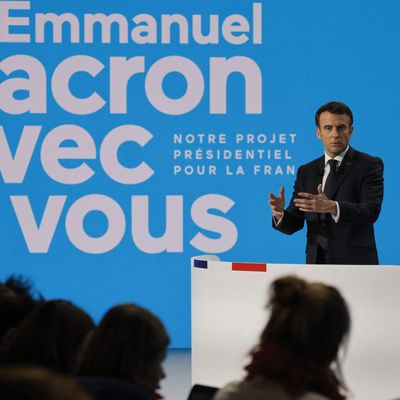 Emmanuel Macron lors de la campagne présidentielle le 17 mars 2022 à Aubervilliers