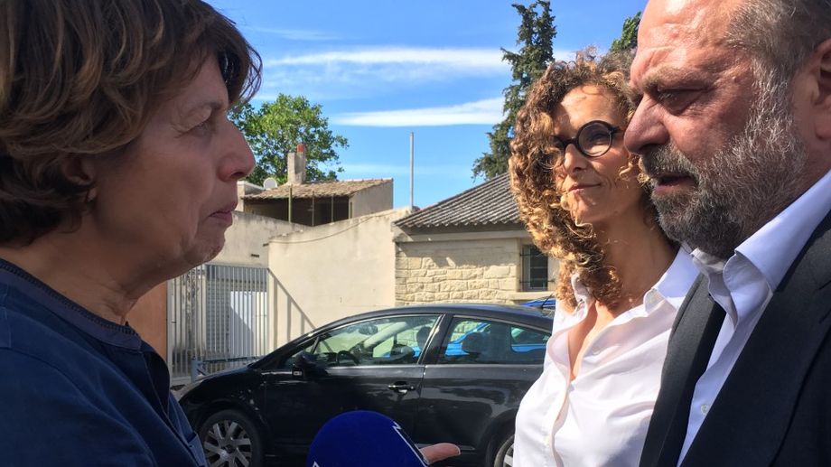 �ric Dupond-Moretti en visite de campagne l�gislative � Camaret-sur-Aygues 