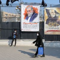 Janvier 2021, Téhéran, à gauche le portrait du scientifique nucléaire Mohsen Fakhrizadeh, assassiné le 27/11/2020