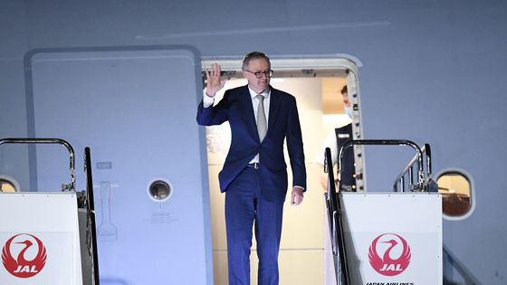 Le nouveau premier ministre australien Anthony Albanese à son arrivée au Japon le 23 mai, au lendemain de son élection. ©AFP - CHARLY TRIBALLEAU
