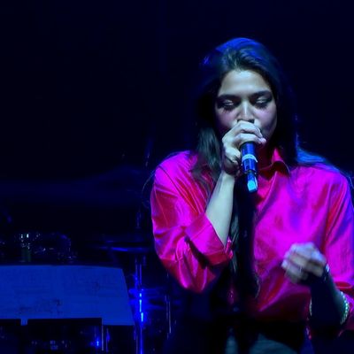 Parveen Khan (chant) & Ilyas Raphaël Khan (tablas, beatbox) interprètent Maula de Parveen Khan & Ilyas Raphaël Khan. Extrait du Concert Ocora, Couleurs du monde enregistré le 18 avril 2022 au Carreau du Temple à Paris.