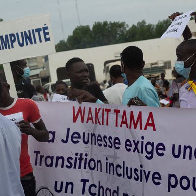 Des manifestants pour une transition politique à Ndjamena au Tchad en juillet 2021.