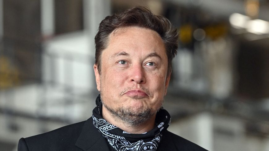 L'homme d'affaires Elon Musk rachète Twitter pour 44 milliards de dollars