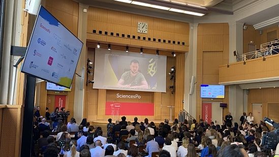 Volodymyr Zelensky s’adresse aux étudiants des universités françaises - En intégralité sur franceculture.fr et l’application Radio France