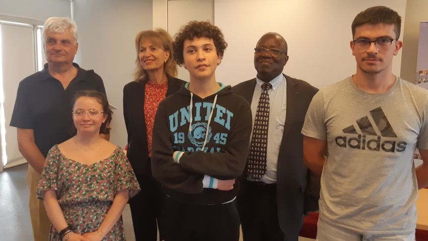 Bourges : trois lycéens parrainés par des médaillés du mérite ou de la légion d'honneur